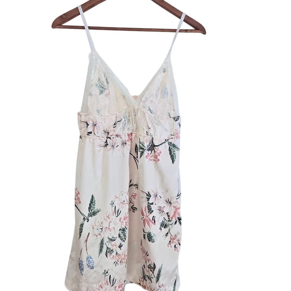 Romantic Minimalist Feminine Chic Coquettecore Floral Lace Trim Camisole Size S